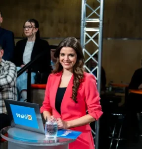 Co-Moderatorin Julia Brestrich (rechts).